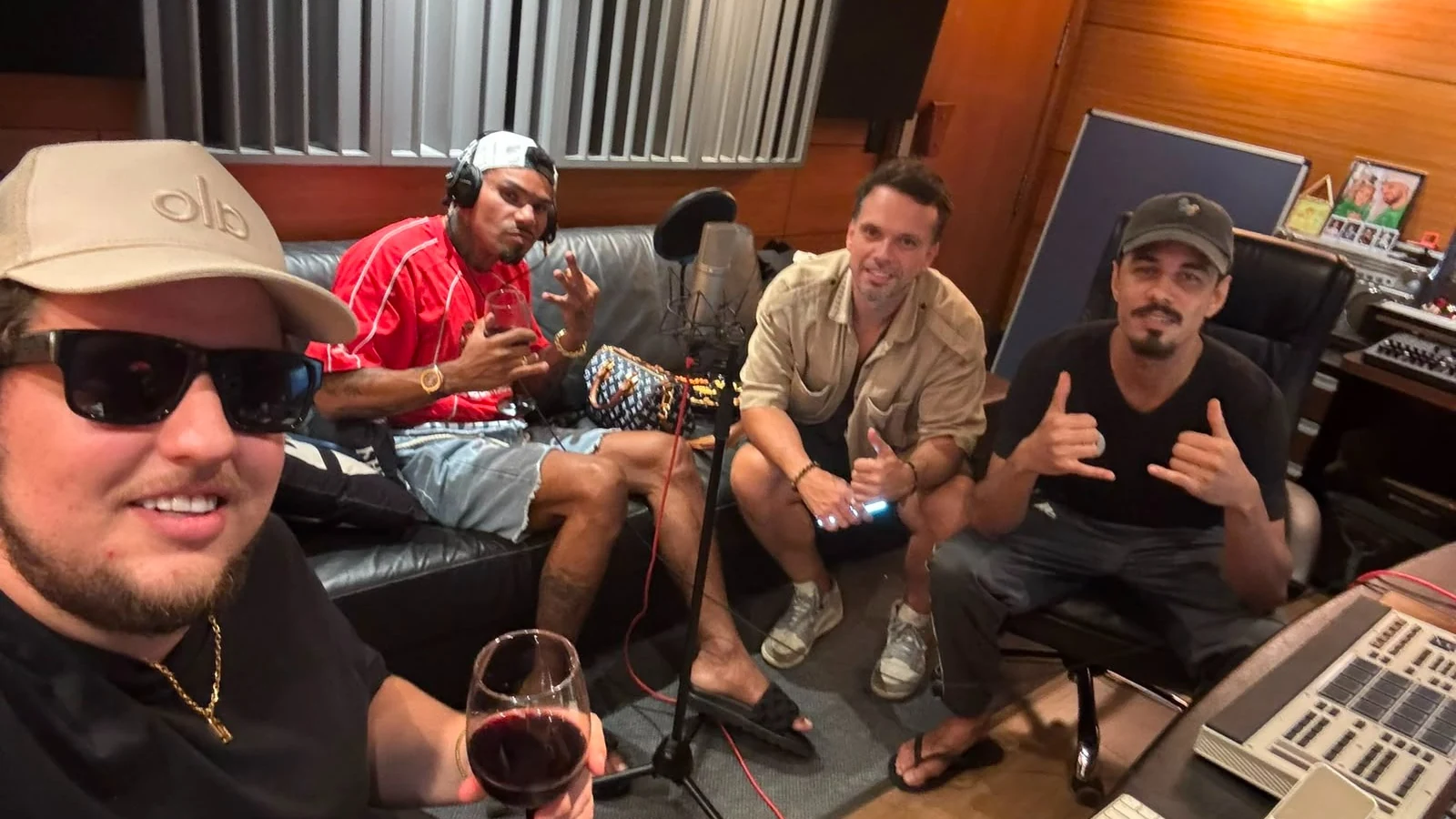 carlean prepara album de estreia com naldo benny e papatinho featured