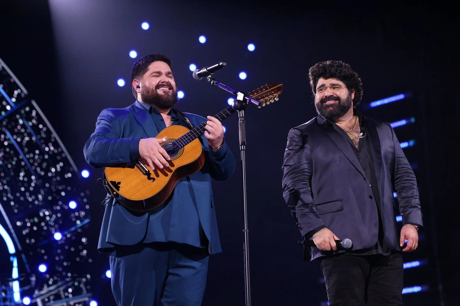 César Menotti e Fabiano levam turnê de 20 anos para a Arena Opus