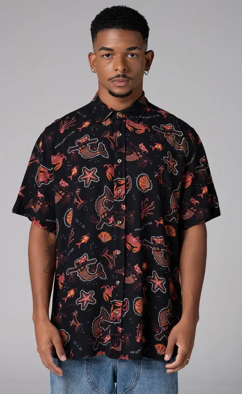 Chico Rei traduz cotidiano brasileiro em nova linha de camisas