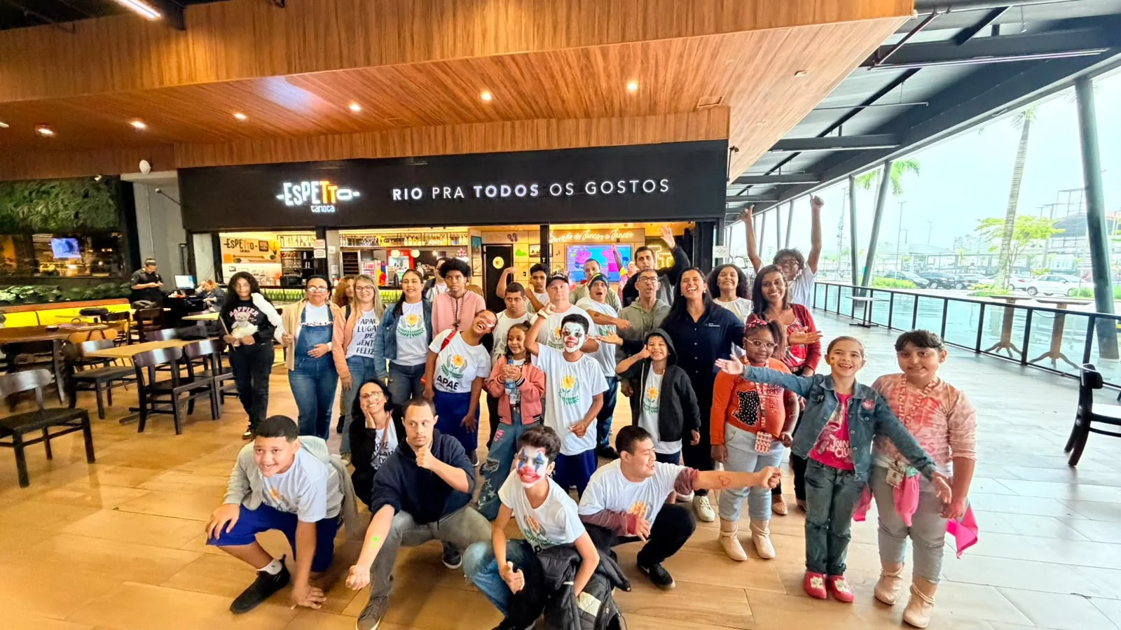 Cinema, almoço e brincadeiras marca dia de inclusão no Bairro Harmonia
