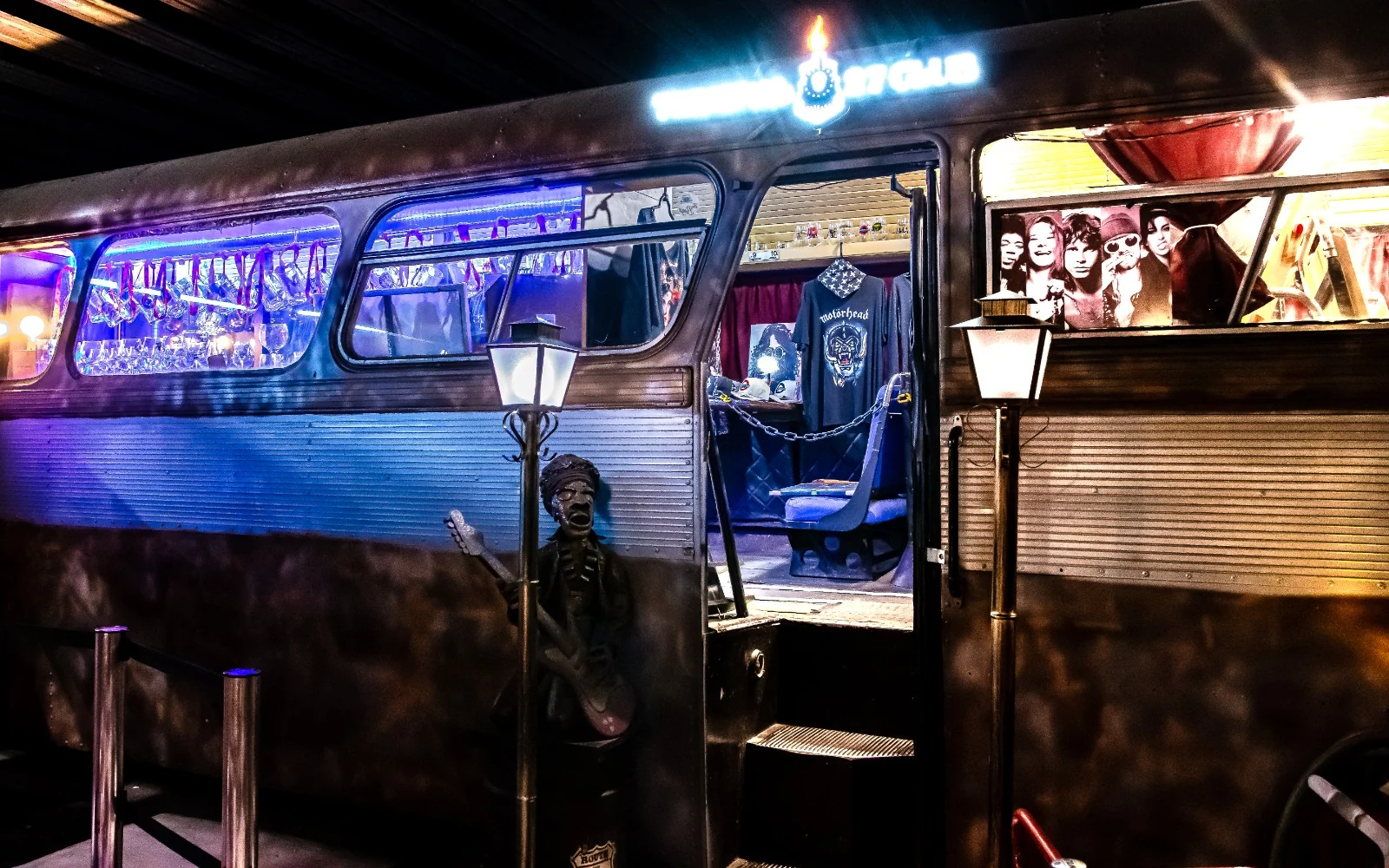 Clube dos 27 transforma pub de BH em tributo ao rock