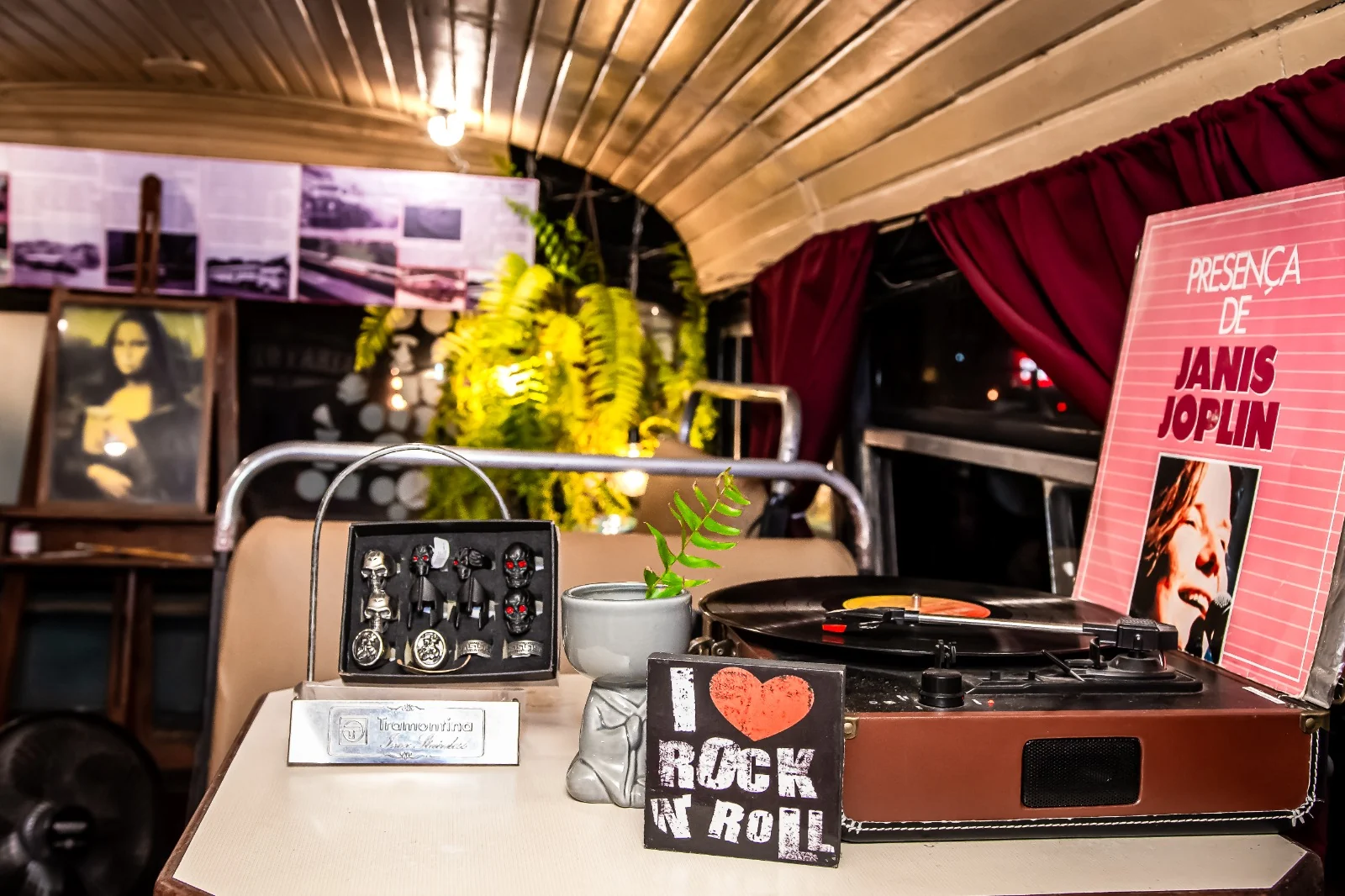 Clube dos 27 transforma pub de BH em tributo ao rock