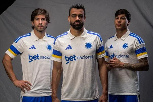 Cruzeiro lança camisa 3 com símbolo que redefiniu o clube