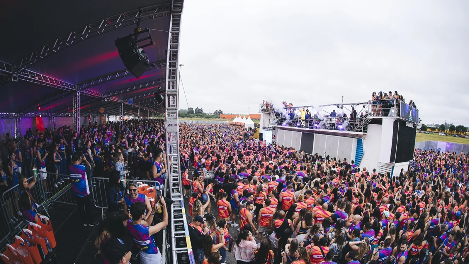 curitiba folia estreia na pedreira paulo leminski com icones do axe featured