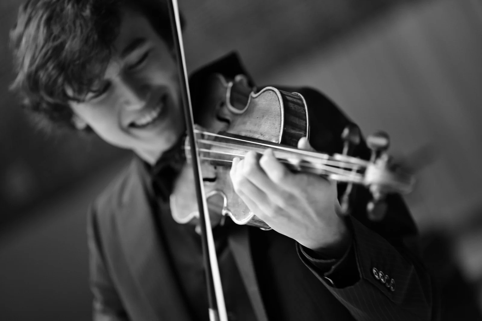 Daniel Lozakovich interpreta Sibelius com a Osesp na Sala São Paulo