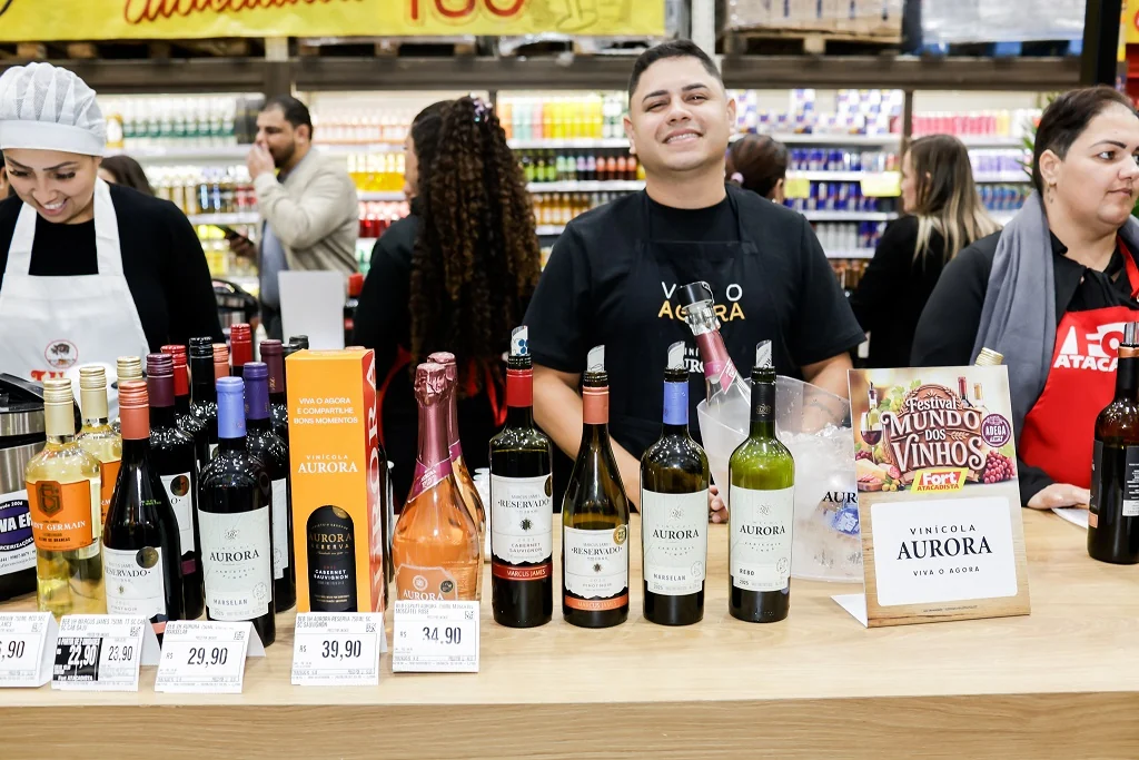 Degustação gratuita de vinhos marca encerramento em Itajaí