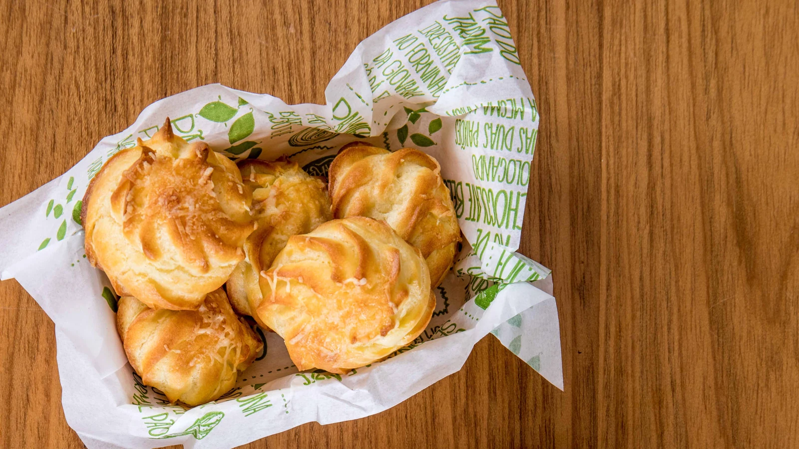 Dia do Pão de Queijo ganha versão Gruyère no Empório Jardim dia do pao de queijo ganha versao gruyere no emporio jardim featured