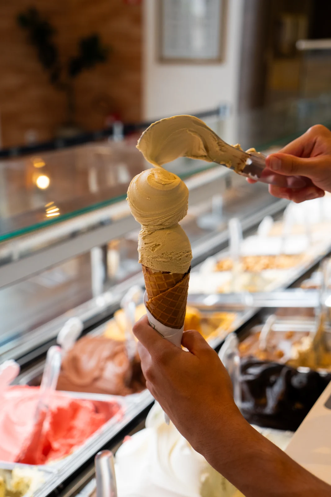 Diferença entre gelato e sorvete muda sabor e textura ao paladar