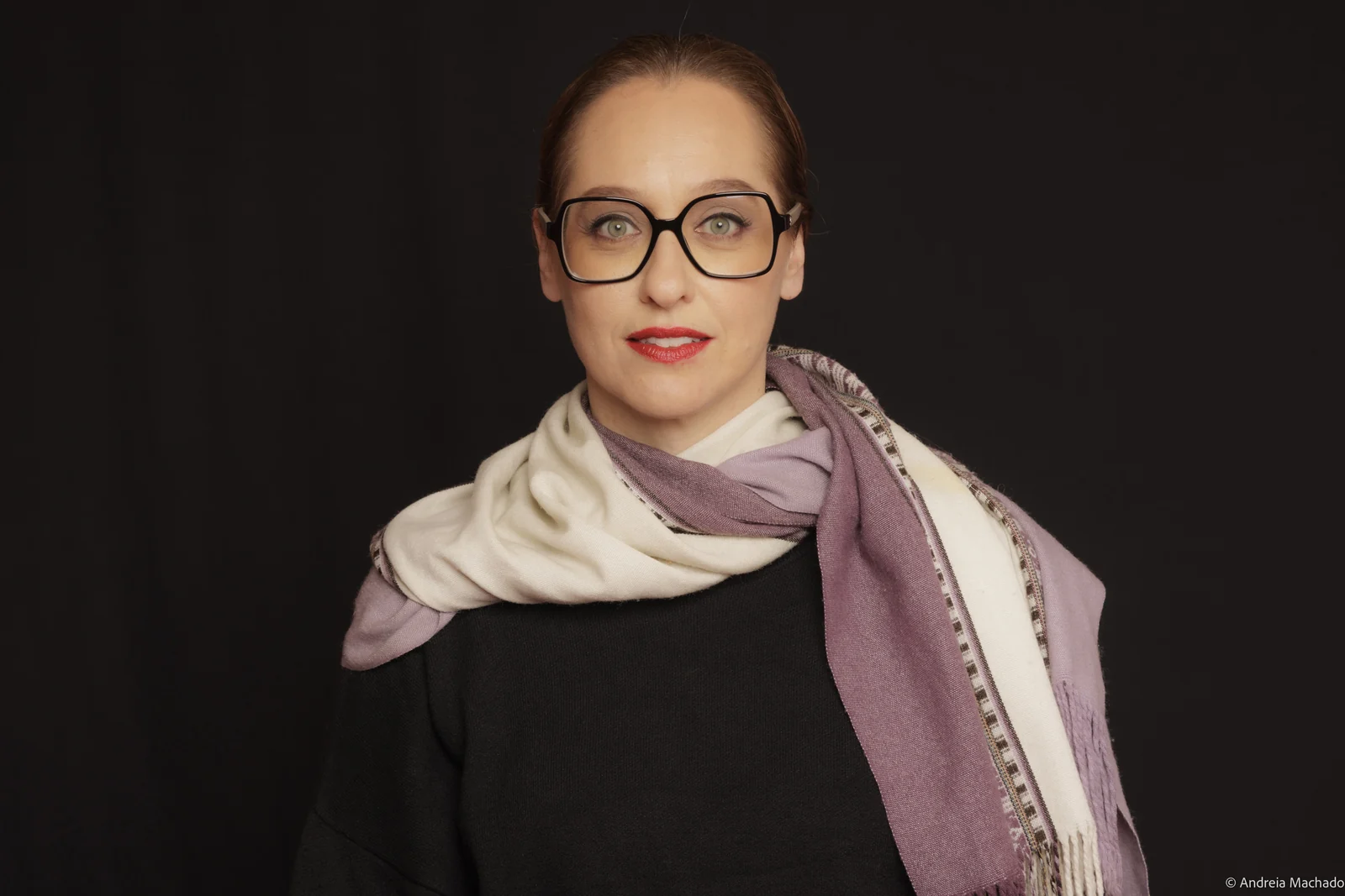 Dinah Feldman une memórias, pontes culturais e duas décadas de teatro