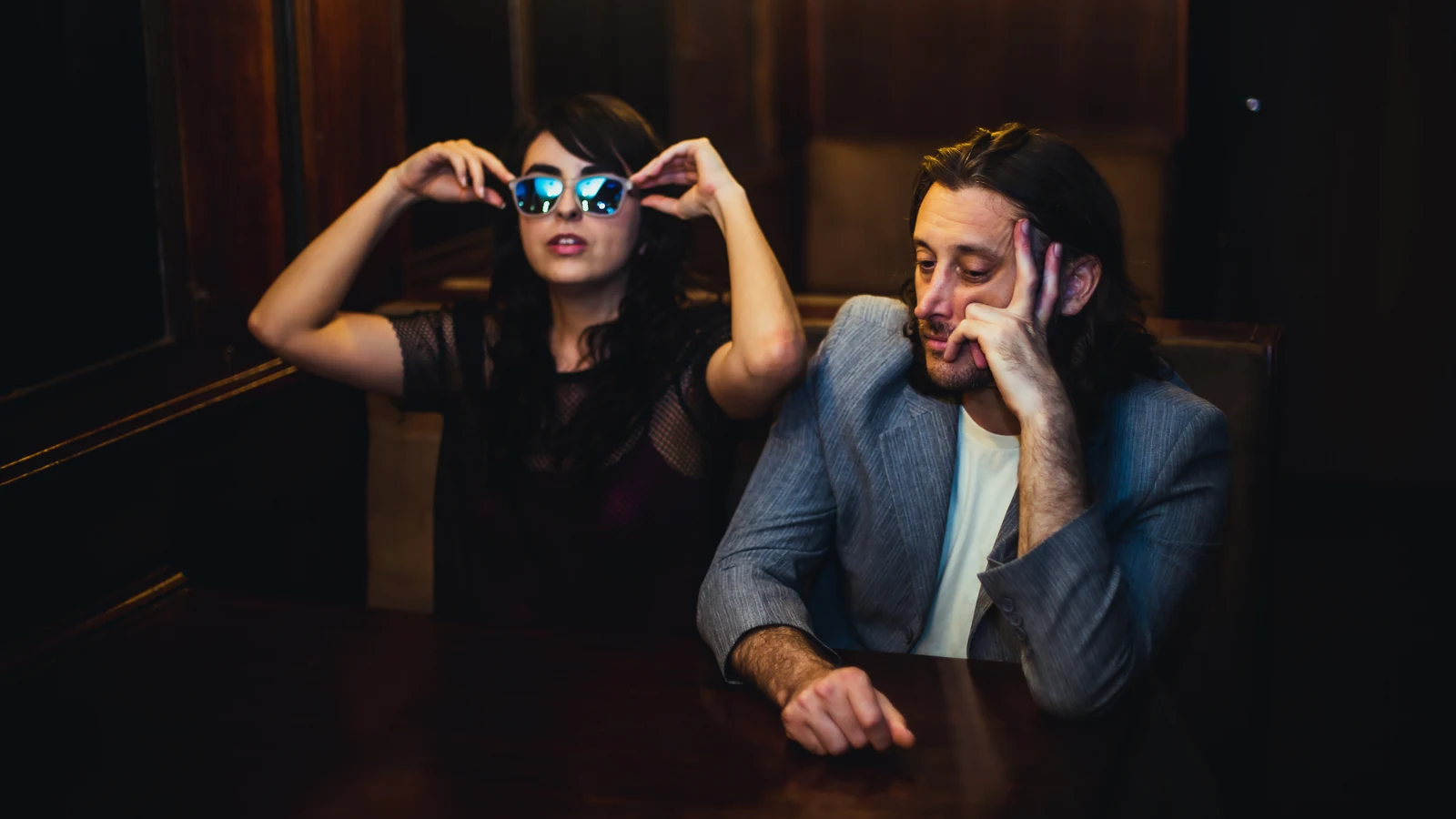 duo izza n evan desafia invisibilidade artistica com album de estreia featured