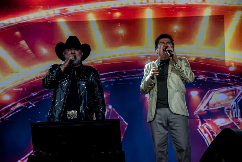 Encontro de gerações do sertanejo faz a arena pulsar na 71ª Festa do Peão de Barretos