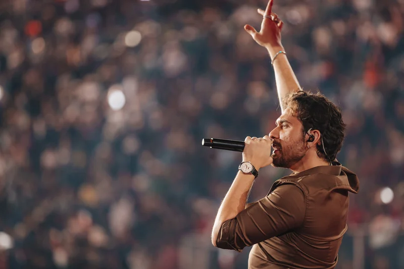Encontro de gerações do sertanejo faz a arena pulsar na 71ª Festa do Peão de Barretos