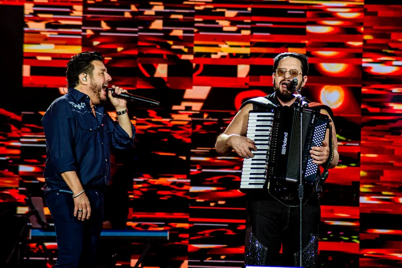 Encontro de gerações do sertanejo faz a arena pulsar na 71ª Festa do Peão de Barretos