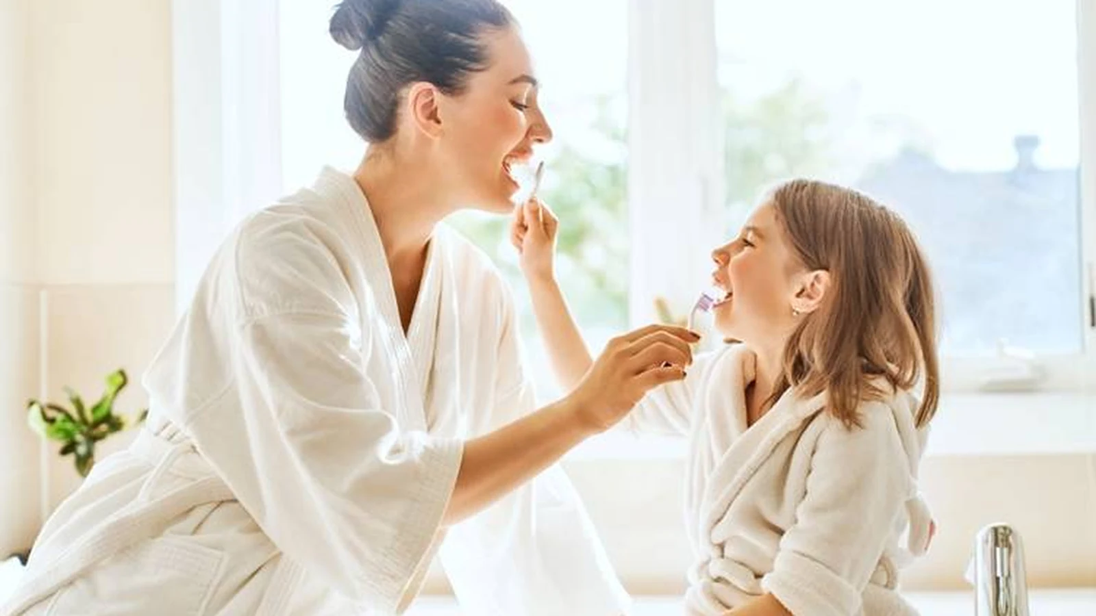 escovacao da infancia repetida na vida adulta ameaca gengiva e dentes featured