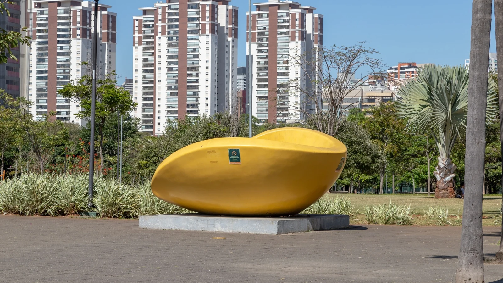 esculturas de tomie ohtake e bia doria redesenham jardim das perdizes featured