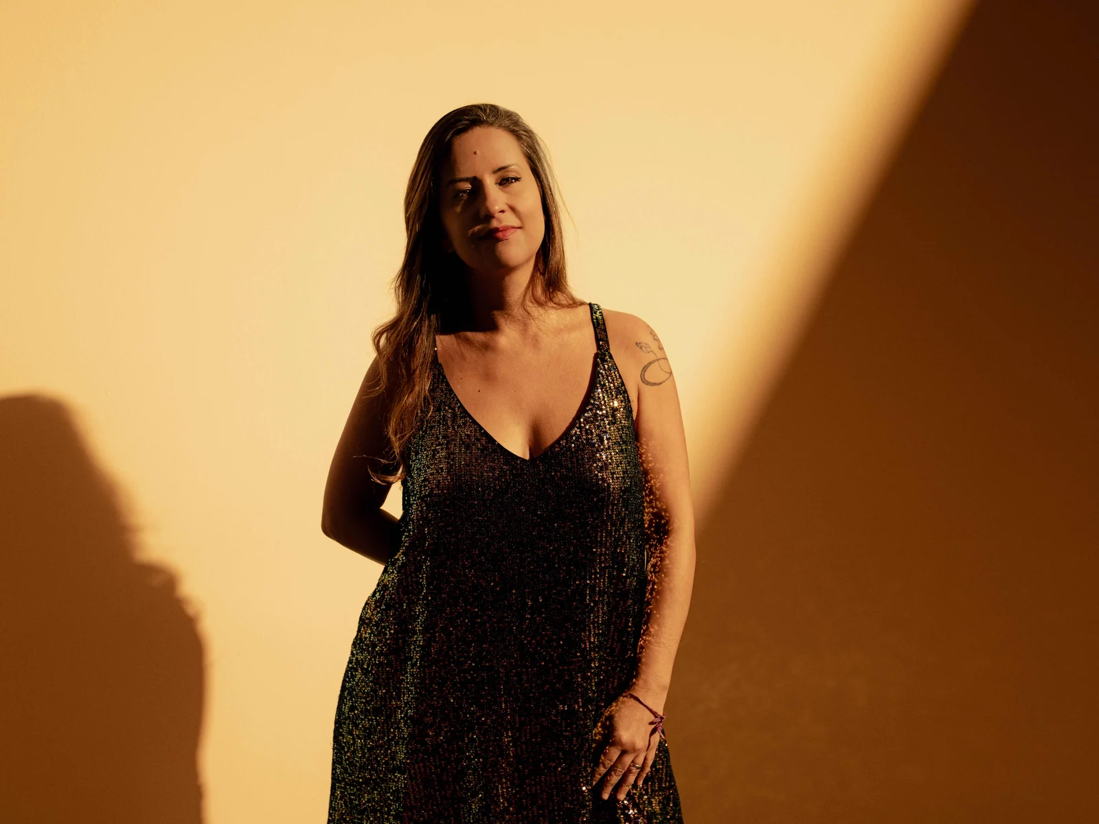 Estrela Leminski revela lado compositor do pai com show em São Paulo