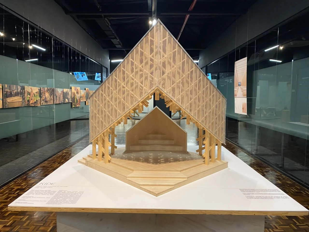 Exposição internacional sobre arquitetura em madeira chega à PUCPR