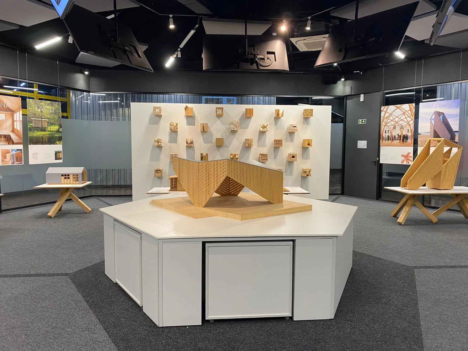 Exposição internacional sobre arquitetura em madeira chega à PUCPR