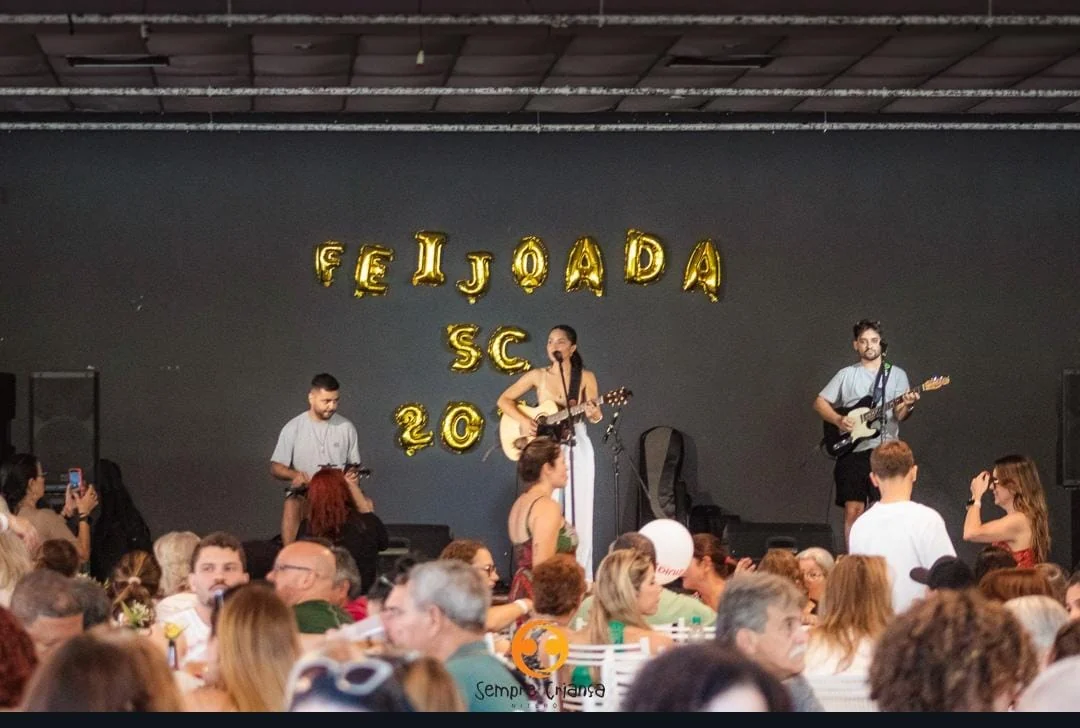 Feijoada solidária arrecada recursos para Natal de mais de 500 crianças