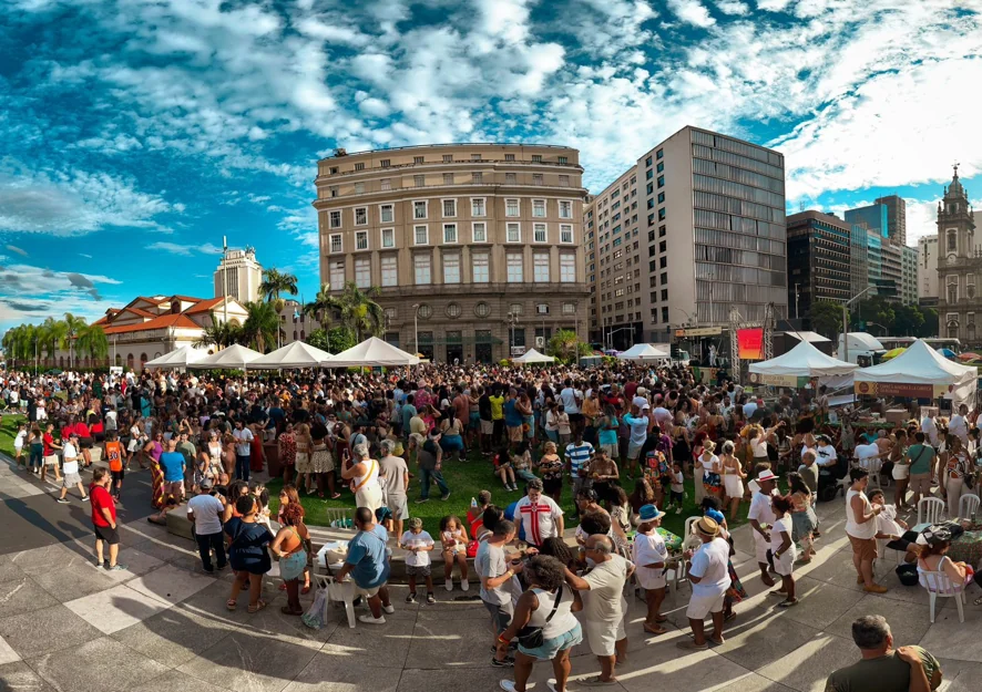 Feira das Yabás reúne Império Serrano e Portela no CCBB