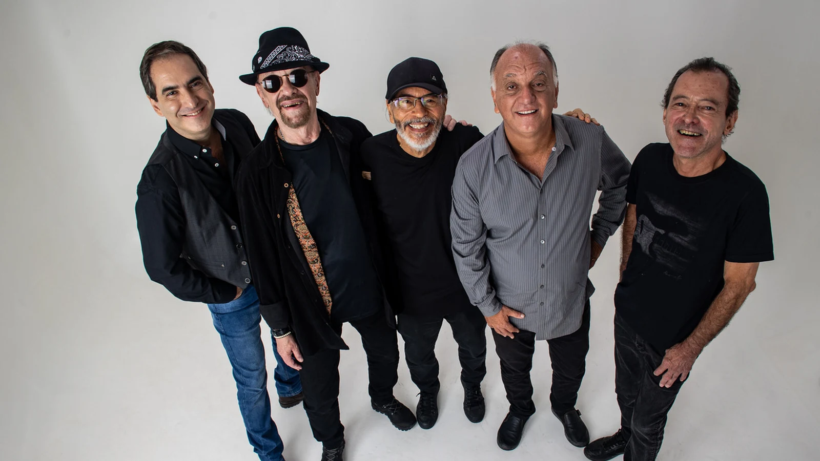 festa de arromba anuncia the fevers e altera data de realizacao featured