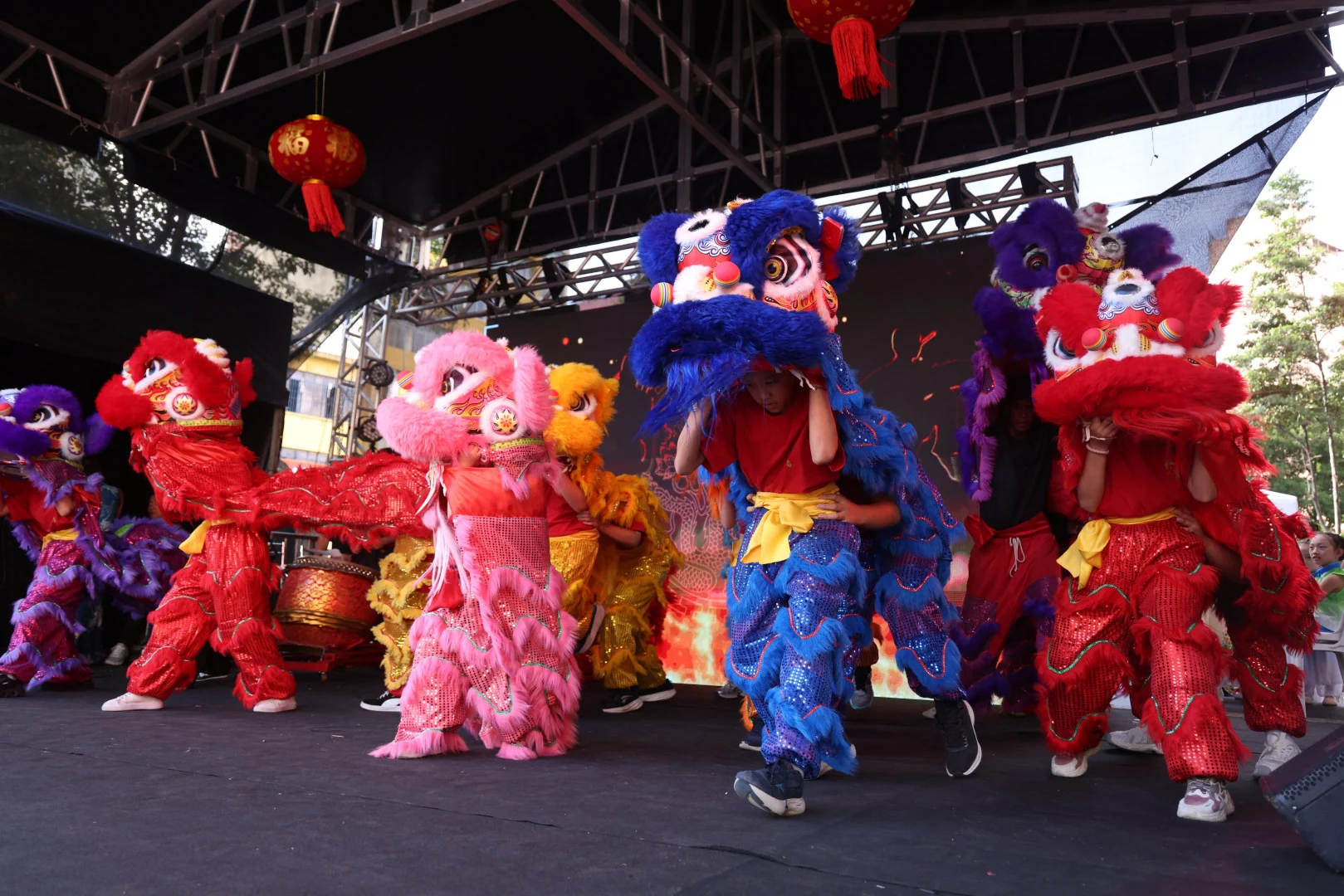Festival asiático ocupa praça em SP com comida e cultura