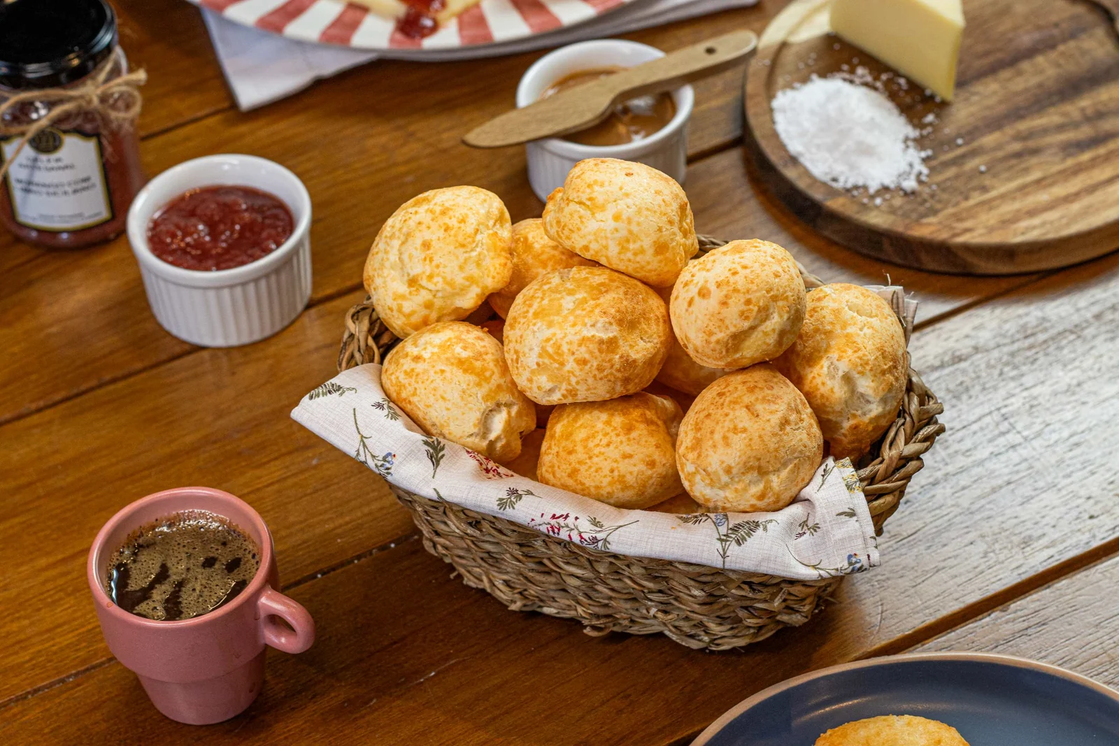 Festival celebra Dia do Pão de Queijo com receitas clássicas e descontos