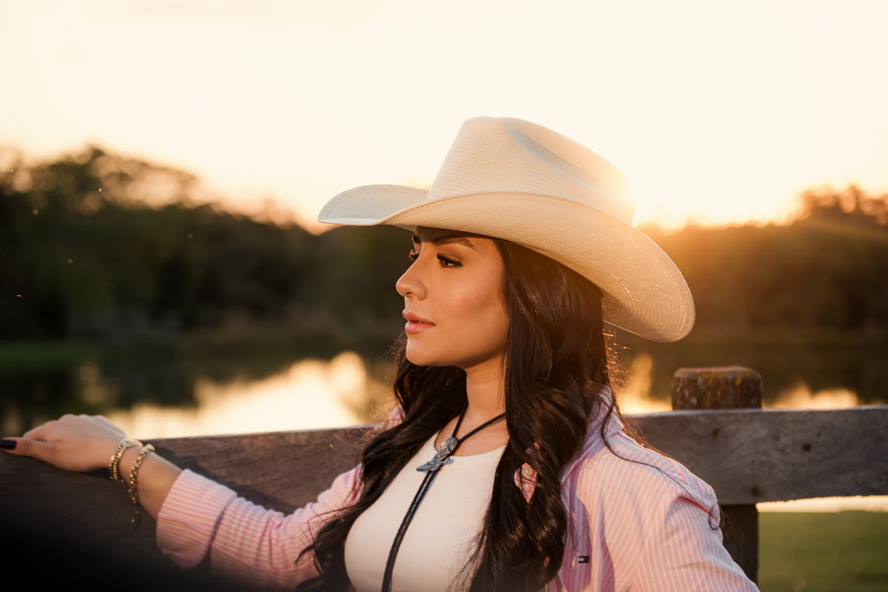 Fiorella lança “Cowboy” e mira Barretos com fase agroneja