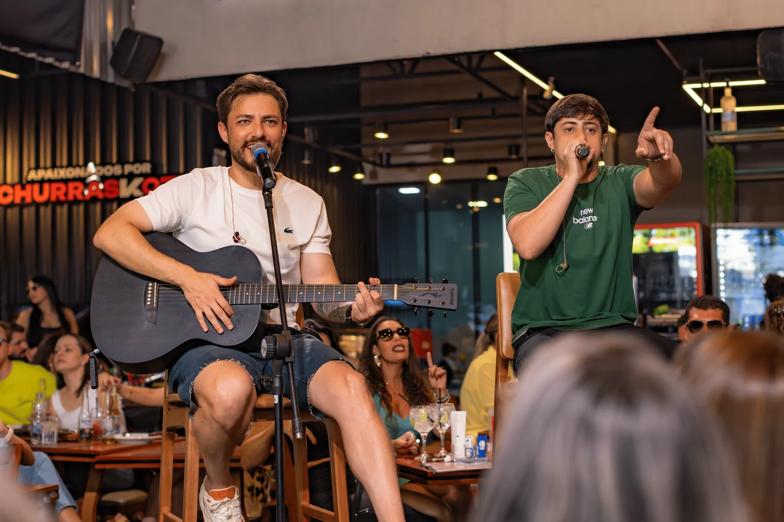 'Flash' leva Lucas e Higor ao topo das rádios e domina o Spotify