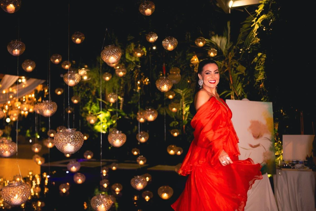 Gardênia Cavalcanti surpreende com bolo cenográfico em festa luxuosa