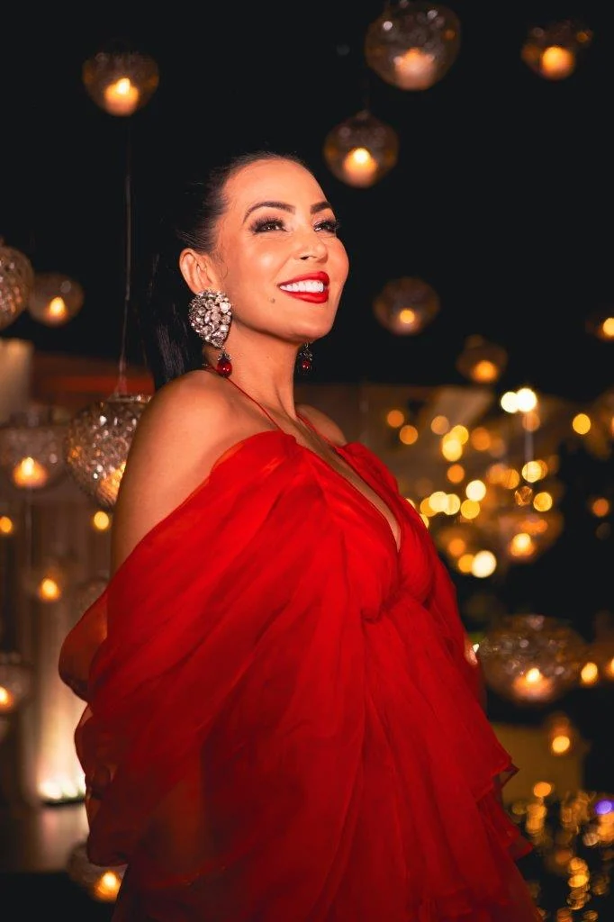 Gardênia Cavalcanti surpreende com bolo cenográfico em festa luxuosa