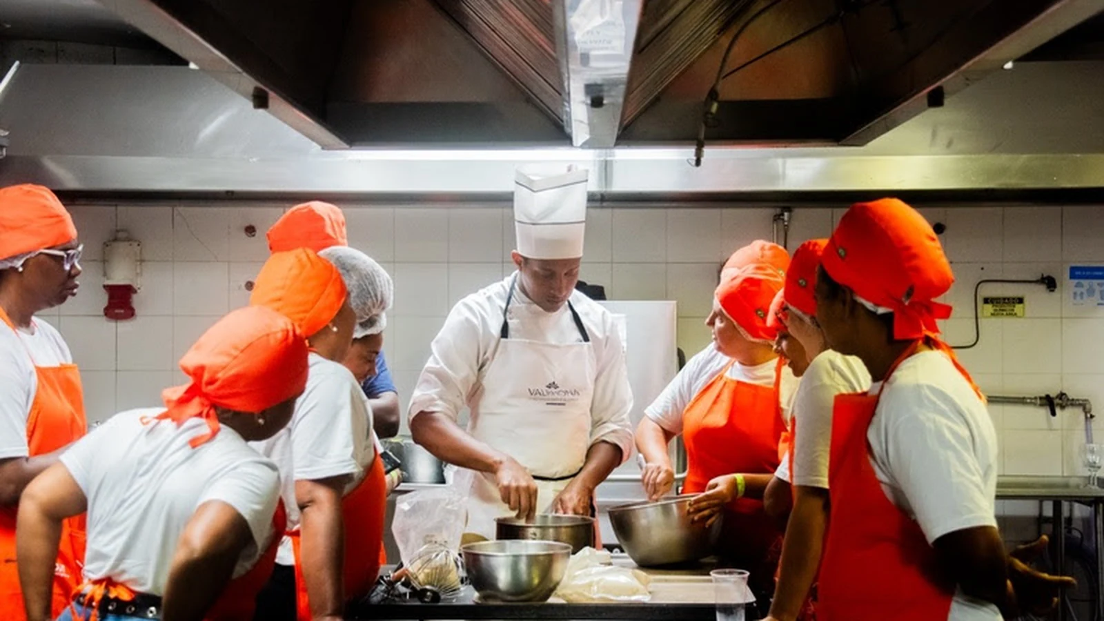 hilton copacabana abre 15 vagas gratuitas em confeitaria featured