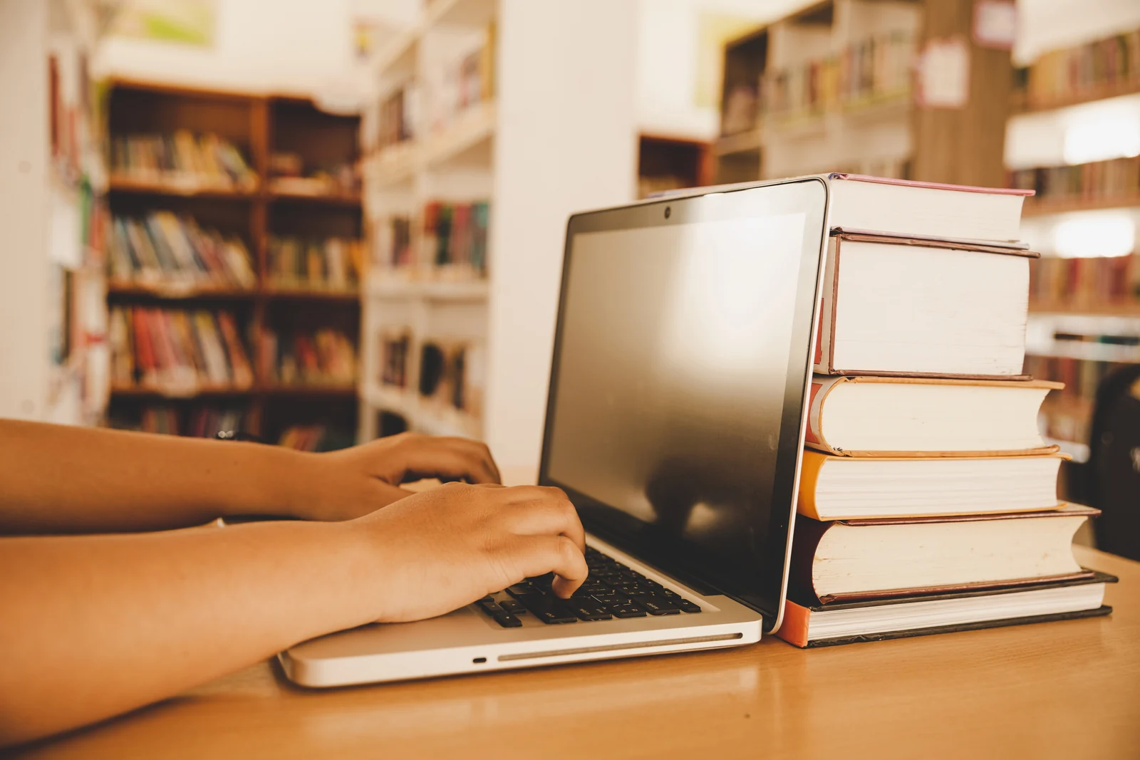 IA redefine o papel estratégico dos bibliotecários no ensino