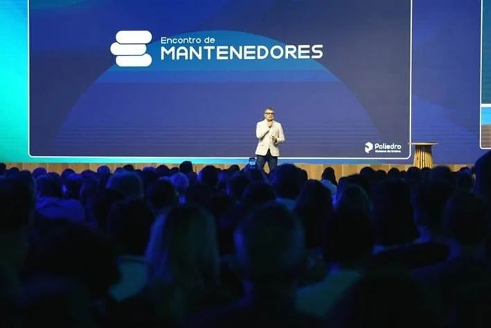 Inteligência artificial desafia o papel humano nas escolas