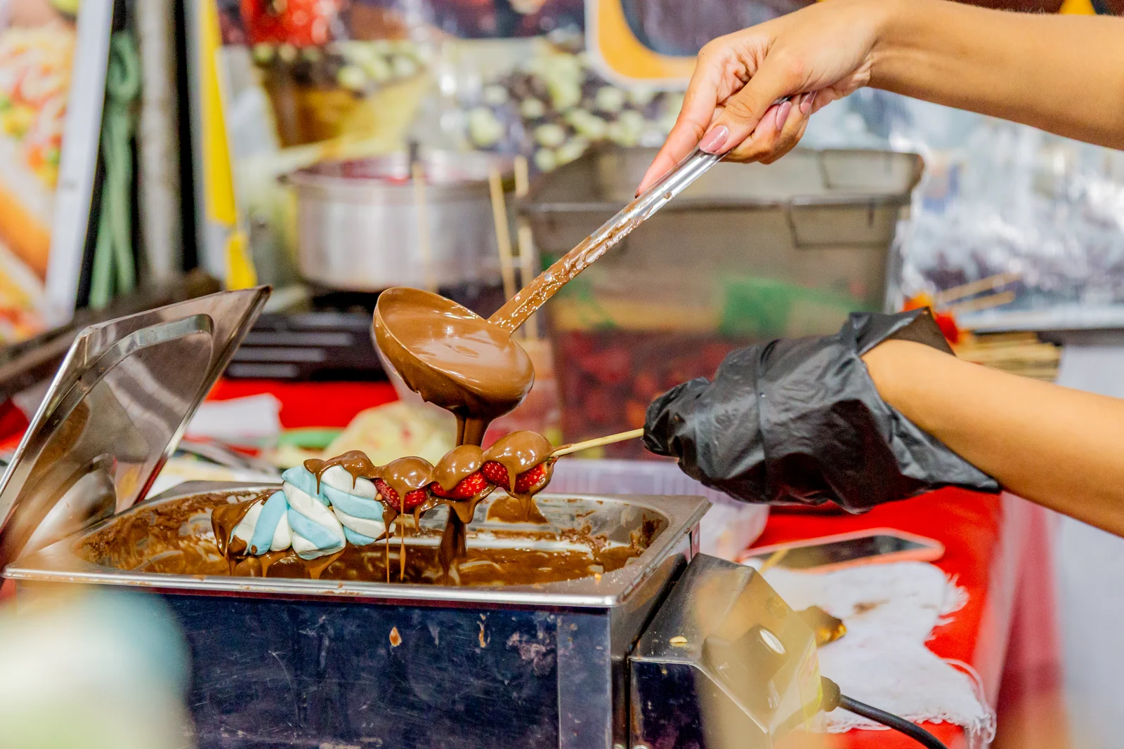 Irajá Samba leva shows gratuitos e gastronomia ao Via Brasil Shopping