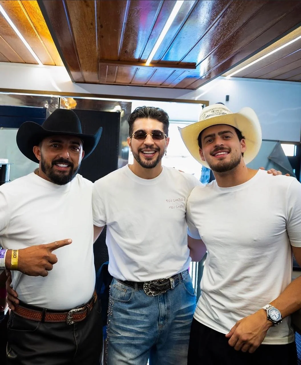 Jon Vlogs invade bastidores de Nattan e agita Barretos com feats