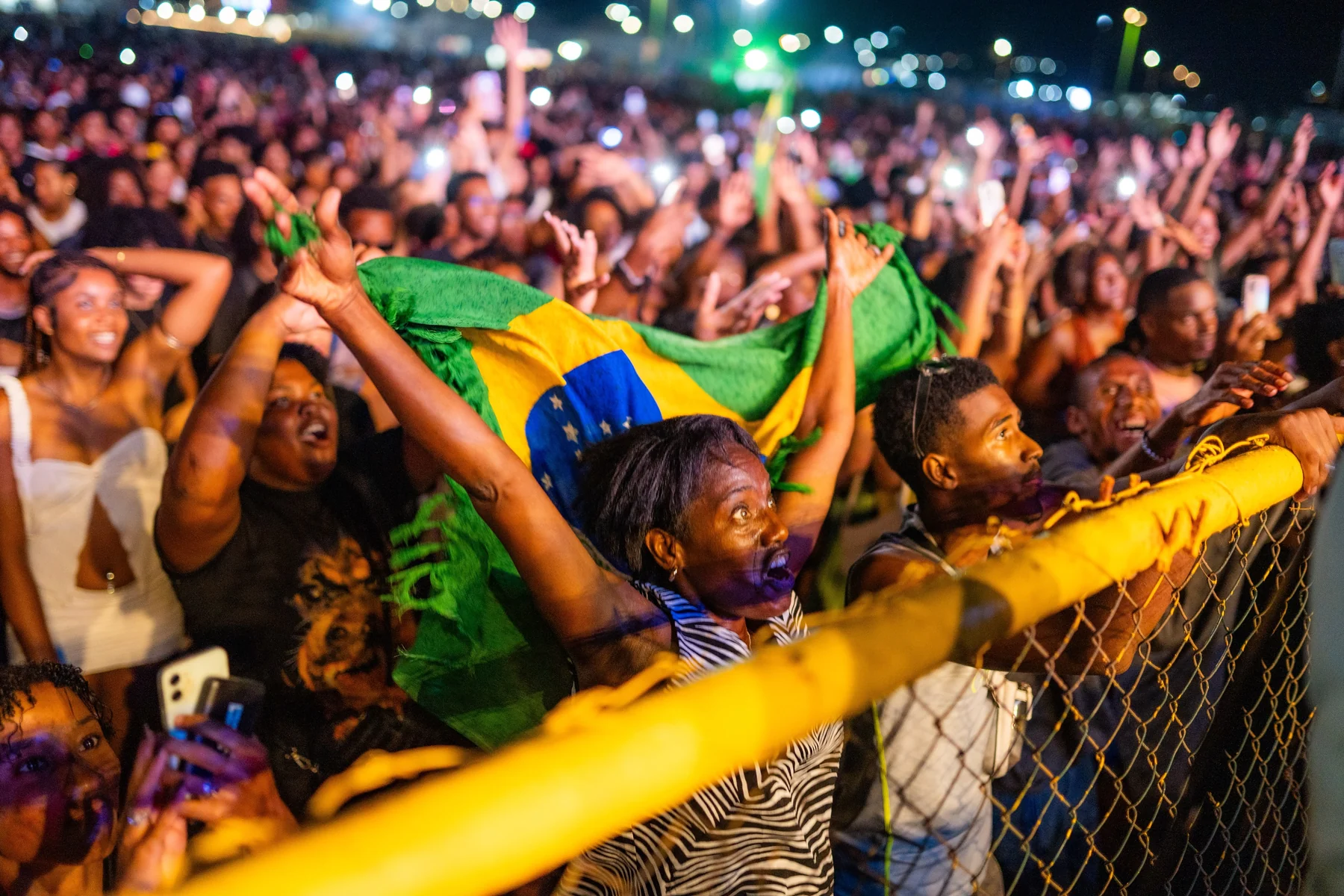 Léo Santana lota festival em Cabo Verde e emociona público