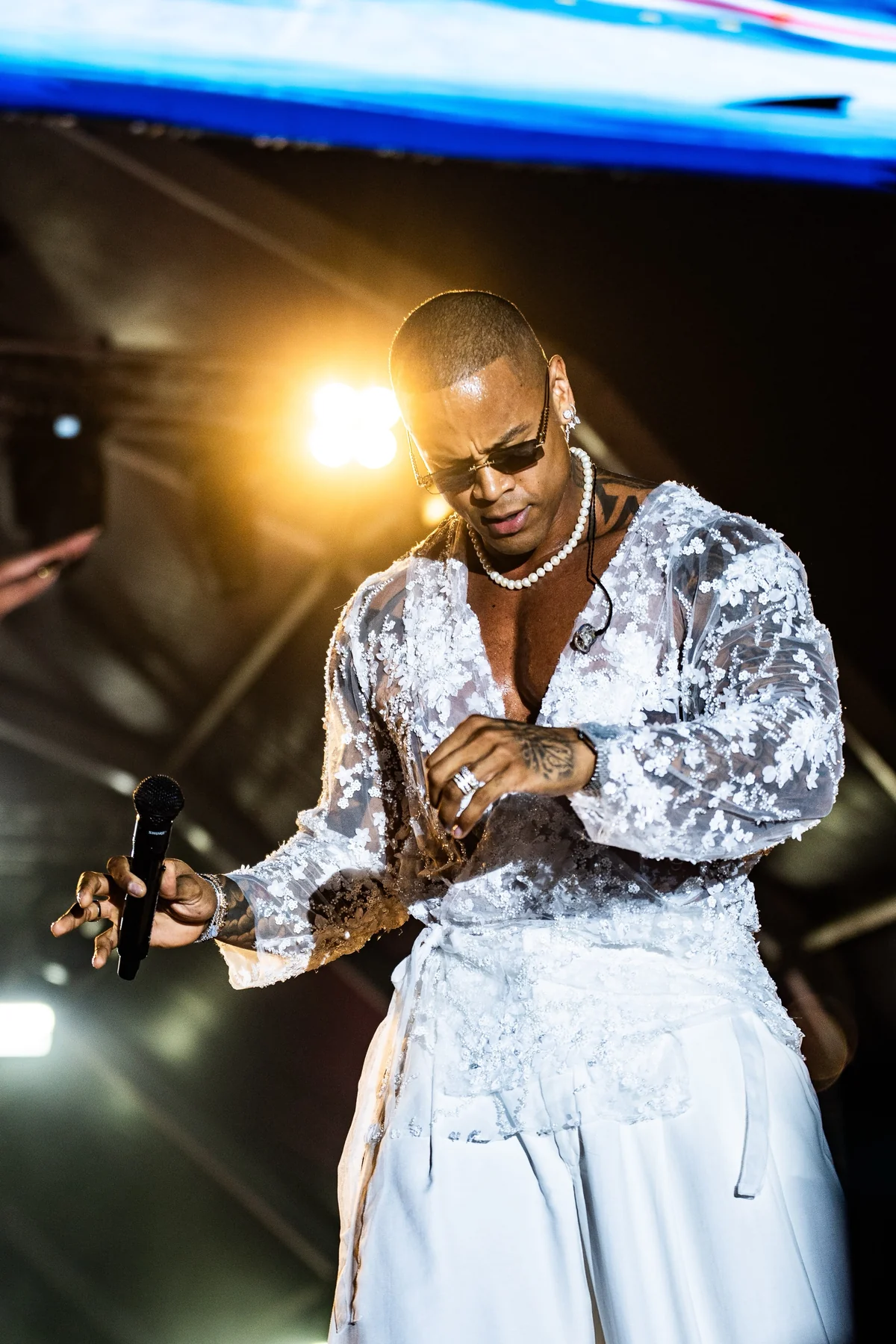 Léo Santana lota festival em Cabo Verde e emociona público