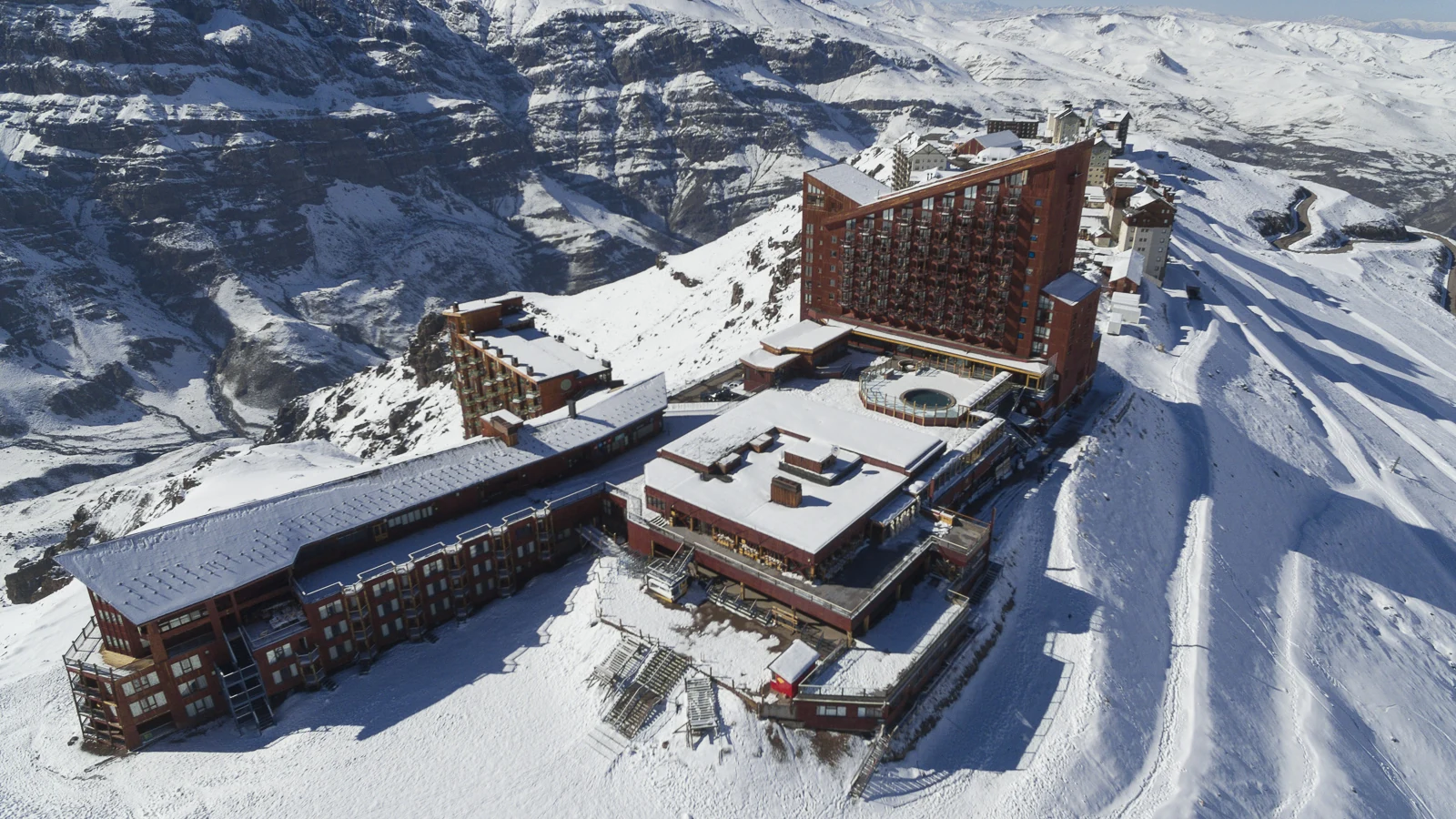 mais de 5 metros de neve estendem temporada no valle nevado ate outubro featured