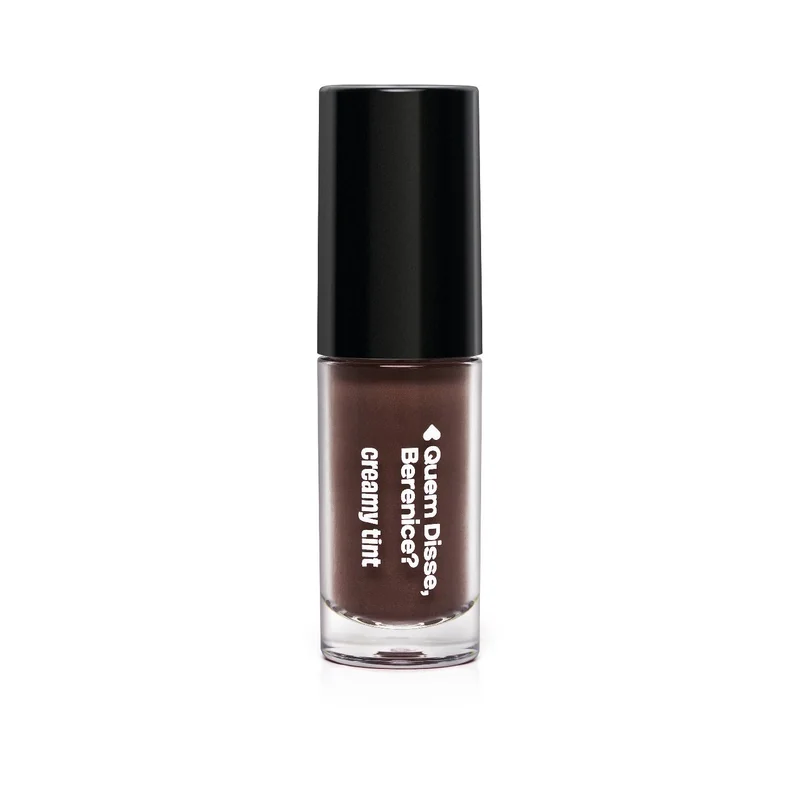 Maquiagem inspirada no café aposta em blush marrom e pele bronzeada 2 Maquiagem inspirada no café aposta em blush marrom e pele bronzeada