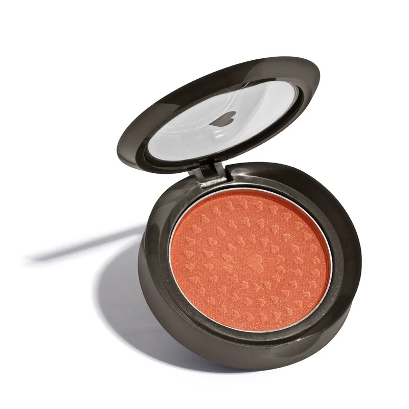 Maquiagem inspirada no café aposta em blush marrom e pele bronzeada 5 Maquiagem inspirada no café aposta em blush marrom e pele bronzeada