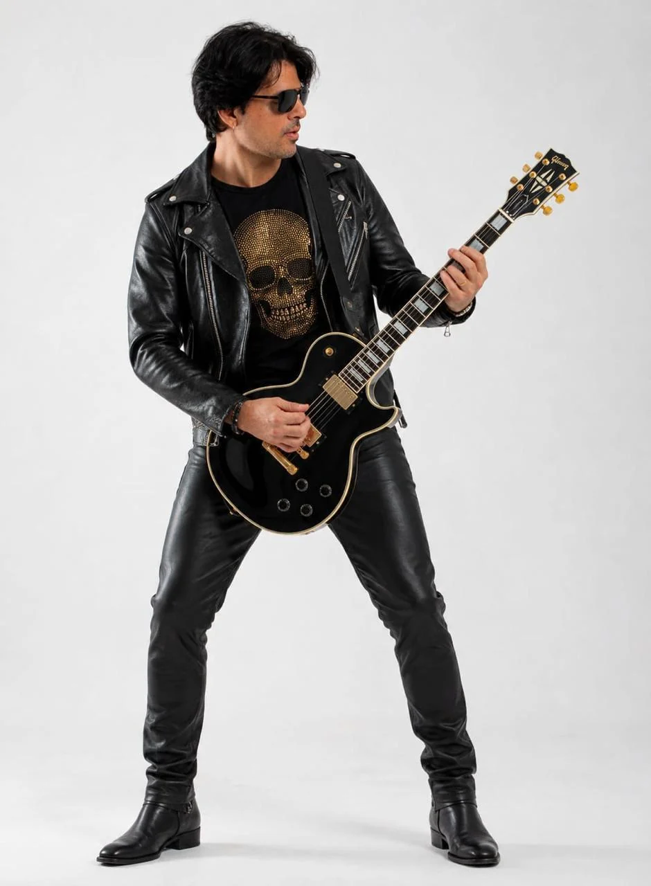 Marcus Menna retoma carreira com audiovisual “Tudo de Novo”