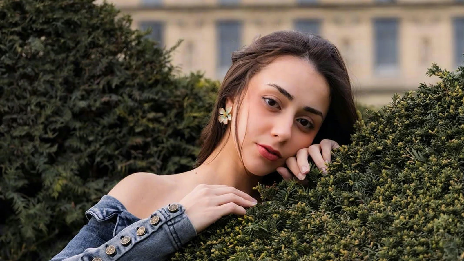 mestrado em paris e 1 5 milhao de plays o pop bilingue de fernanda featured