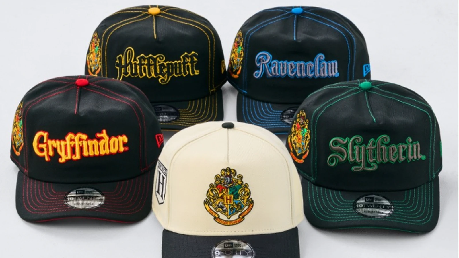 new era lanca bones oficiais de harry potter com simbolos de hogwarts featured