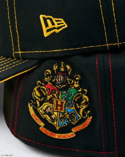New Era lança bonés oficiais de Harry Potter com símbolos de Hogwarts