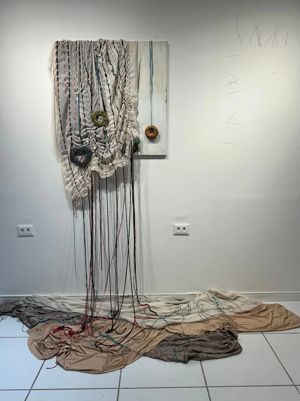 Opostos na arte: mostra exibe choque visual entre artistas no Vazio