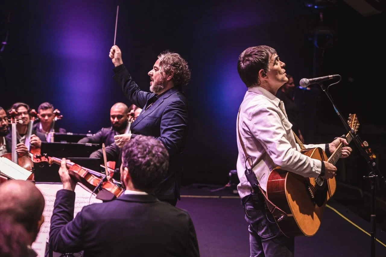 Orquestra Ouro Preto leva 60 mil a Copacabana com Samuel Rosa e Alceu