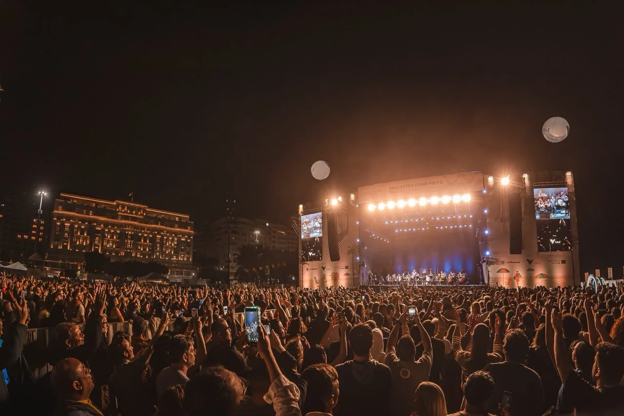 Orquestra Ouro Preto leva 60 mil a Copacabana com Samuel Rosa e Alceu