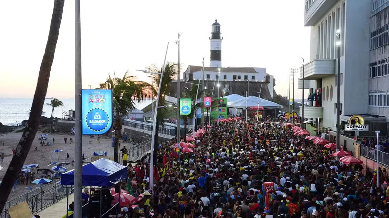 parada lgbt ocupa orla de salvador com debate sobre saude coletiva featured