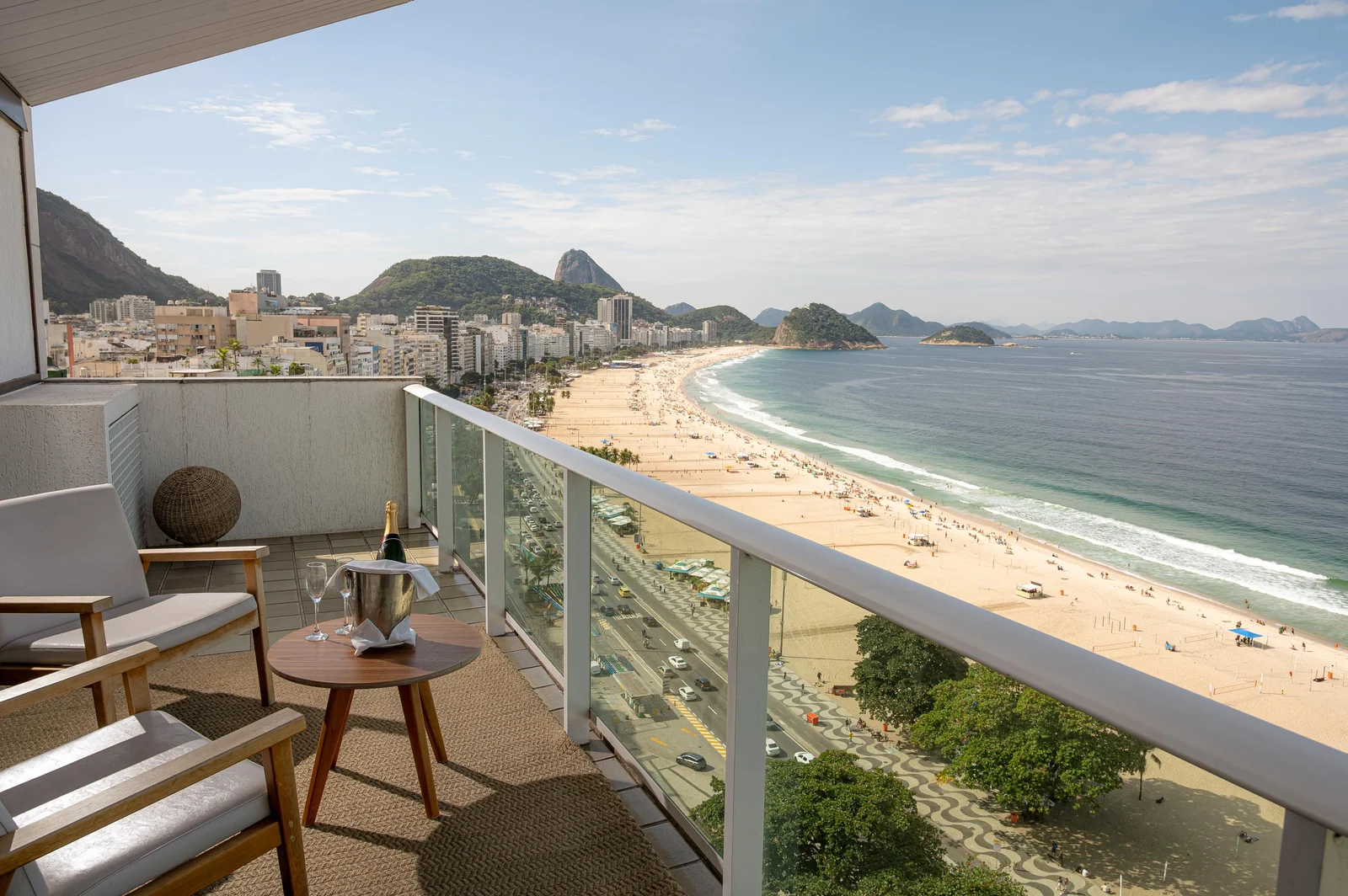 Pestana Rio Atlântica renova suítes e cria café exclusivo no rooftop